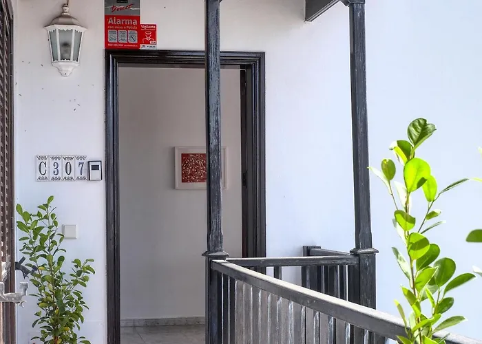 Casa Atlantida-quiet House With Balcony And Fast Wifi Nyaraló Costa Teguise